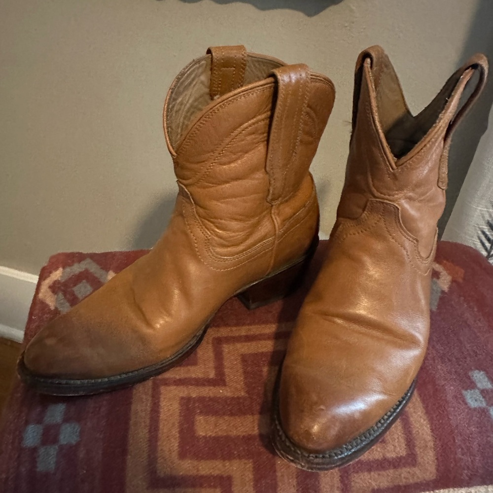 Women’s tan Tecovas boots